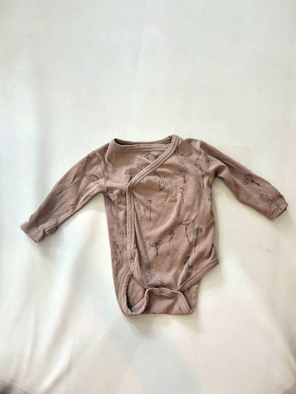 MakeMake Organics Long Sleeve Mushrooms Brown Onesie with Size 3-6M